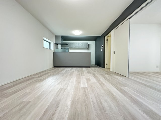 Proud秦南の居間・リビング