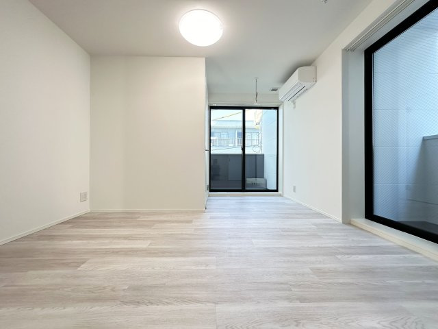 Proud秦南の居間・リビング