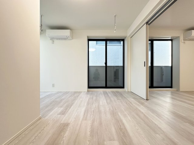 Proud秦南の居間・リビング