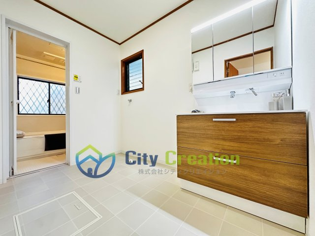 中郡大磯町西小磯　広々リフォーム戸建　の独立洗面台