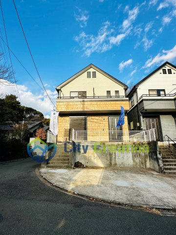 中郡大磯町西小磯　広々リフォーム戸建　の前面道路含む現地写真