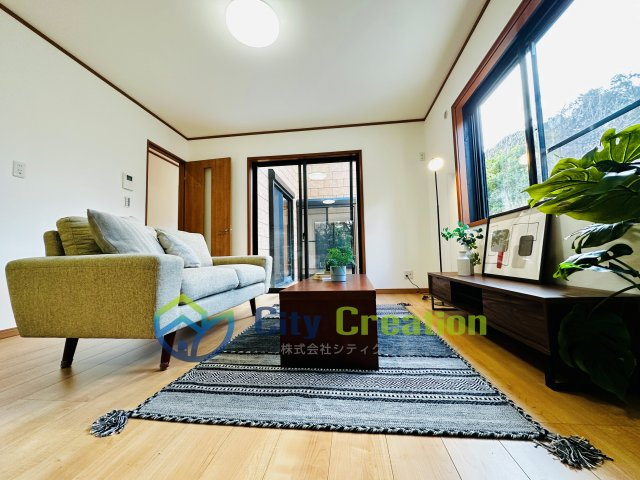 中郡大磯町西小磯　広々リフォーム戸建　の居間・リビング