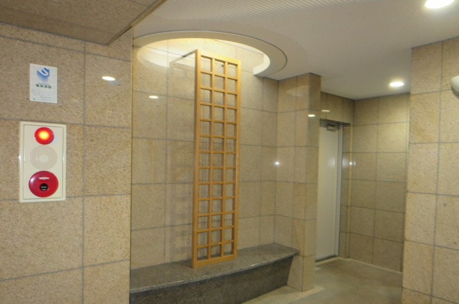 アリュージュ南千住のエントランス