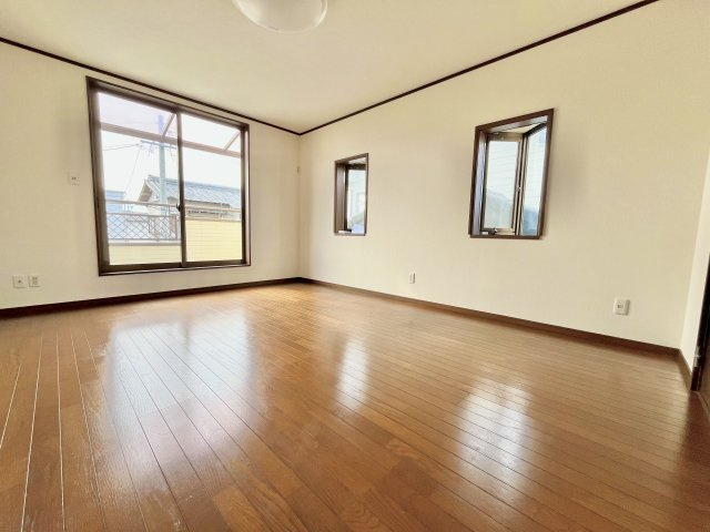 売中古戸建　中央区増楽町の洋室|日中は自然光が差し込み、風通しも良い快適な洋室です！