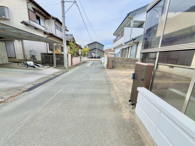 売中古戸建　中央区増楽町の前面道路含む現地写真|現地をご覧いただき、周辺環境なども一緒にご確認いただけます。