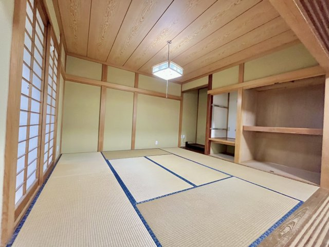 売中古戸建　中央区増楽町の和室|和の雰囲気を存分に楽しめる、ゆとりのある広さの和室です。