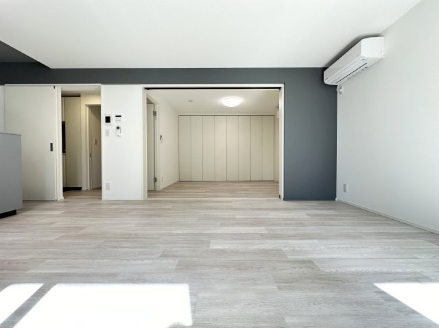 Proud秦南の居間・リビング