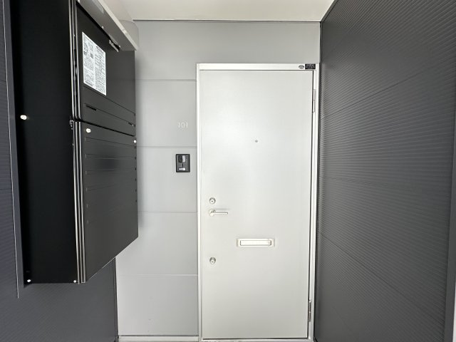 Proud秦南の玄関