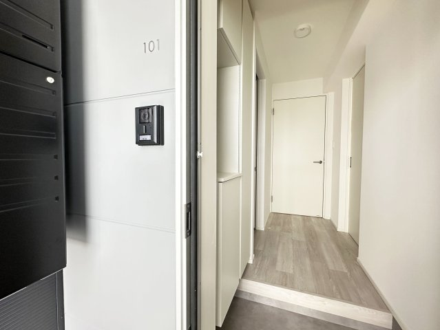 Proud秦南の玄関