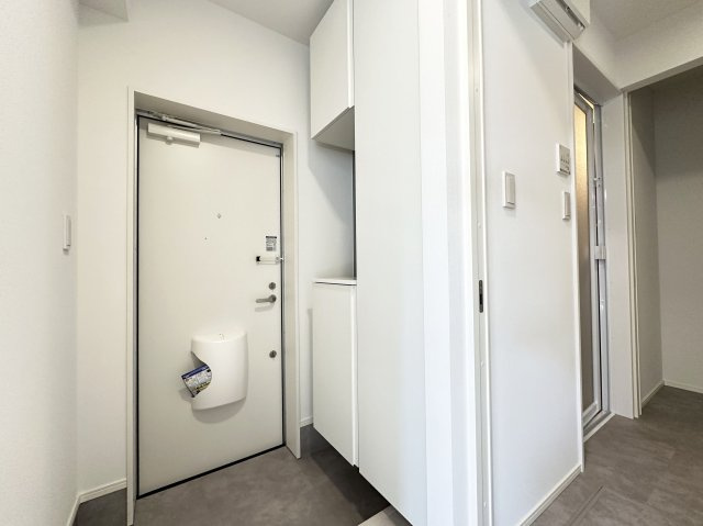 Proud秦南の玄関