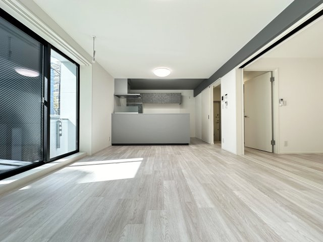 Proud秦南の居間・リビング