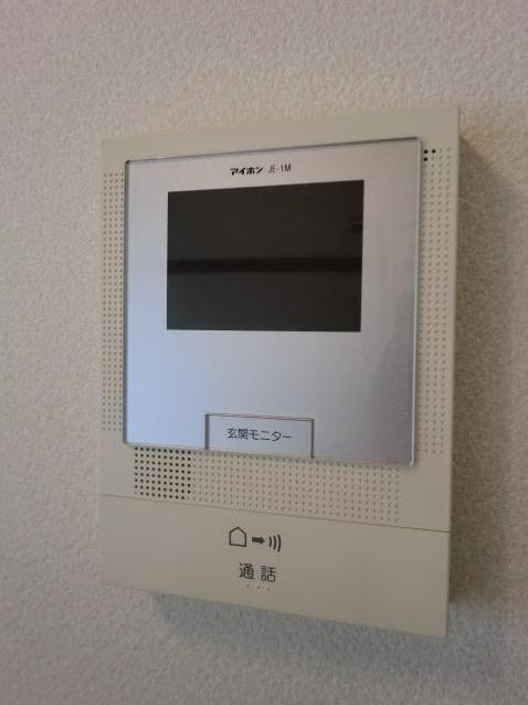 ファンダーシオン東長崎のセキュリティ|TVモニター付きインターホン◎(同一仕様写真)