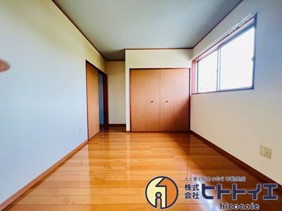 アジュールの洋室|2階の6.5帖洋室です