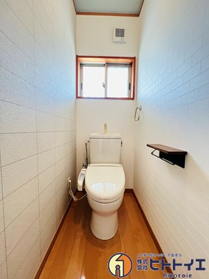 アジュールのトイレ|かわいい壁紙のトイレです♪