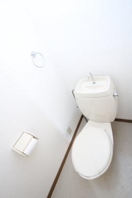 【トイレ】 | フィーユヴェール | ※同物件の別のお部屋の写真です。