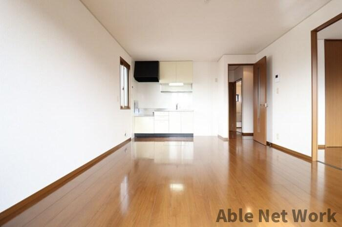 セピアコートⅢの居間・リビング|12帖のLDK