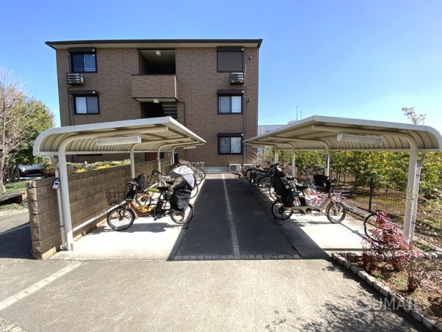 クレストール　北館の駐車場|屋根付き駐輪場！