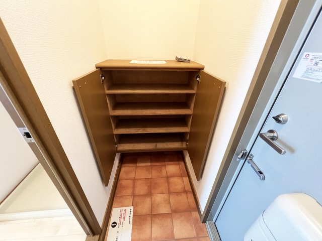 kanada A棟の玄関