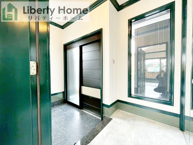 守谷市松前台1丁目　中古戸建の玄関