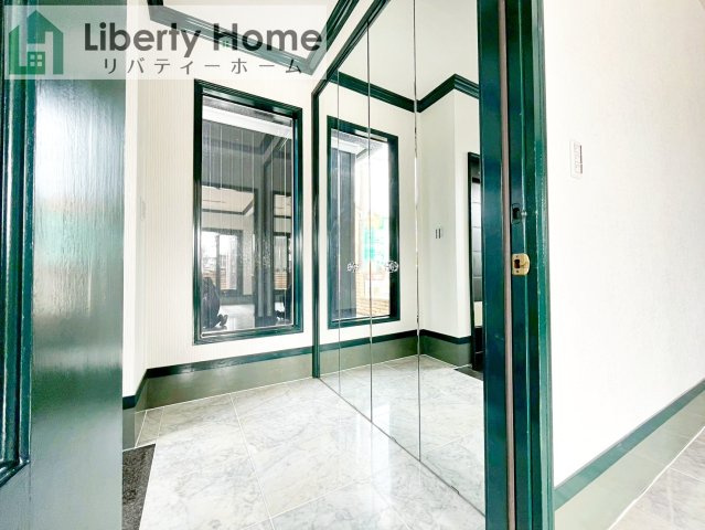 守谷市松前台1丁目　中古戸建の玄関