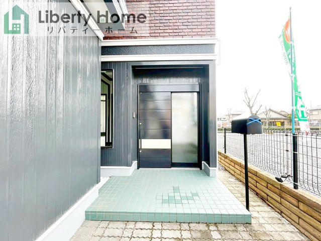 守谷市松前台1丁目　中古戸建のエントランス