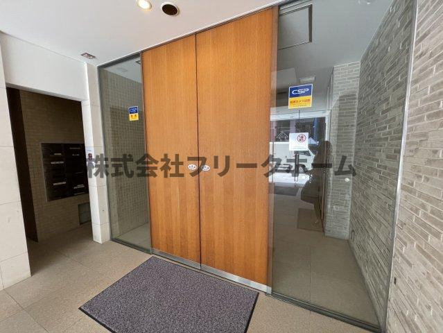 武蔵野市中町１丁目の賃貸マンションのエントランス