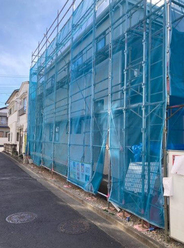 葛飾区東金町５丁目の新築戸建の前面道路含む現地写真