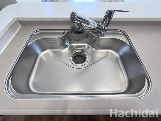 碧南第66照光町　新築住宅＜3号棟＞のキッチン|浄水器一体型水栓付きで、すっきりとしたシンクです♪
