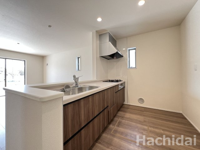 碧南第66照光町　新築住宅＜3号棟＞のキッチン|対面式でお子様やご家族とコミュニケーションを取りながらお料理ができます。