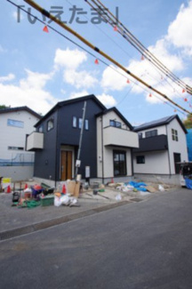 【前面道路含む現地写真】 | 【仲介手数料無料！！】川崎市麻生区細山4丁目　新築戸建て（全5棟）4号棟　5080万円 | 令和８年２月１６日撮影　建築中