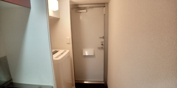 レオパレスグランドゥール綾の玄関|設備・使用は号室により異なる為、現況を優先致します。