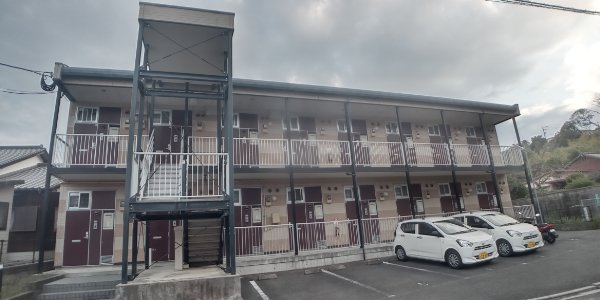 レオパレスグランドゥール綾の外観