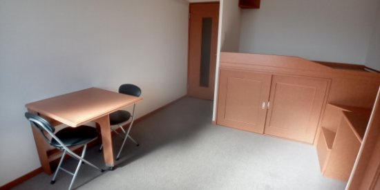 レオパレスＧＲＡＺＩＡの居間・リビング|1Fフローリング、2F絨毯です