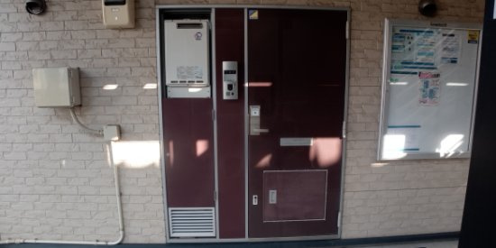 レオパレスフォレットの玄関