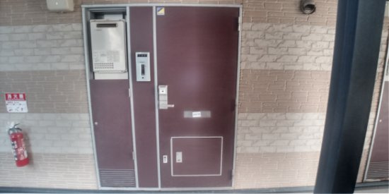 レオパレスＲｏｓｅＫｕｒａｔａの玄関