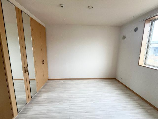 ヴィラージュ新木屋瀬　の内装|洋室