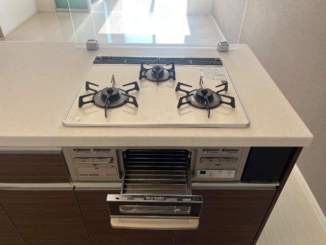 パルティール　C棟のキッチン|三口ガスコンロ