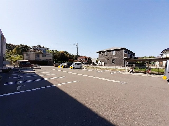 ソレイユ本城の駐車場