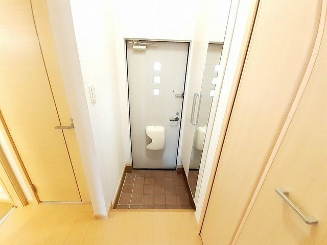 メゾングラ－スⅣの玄関