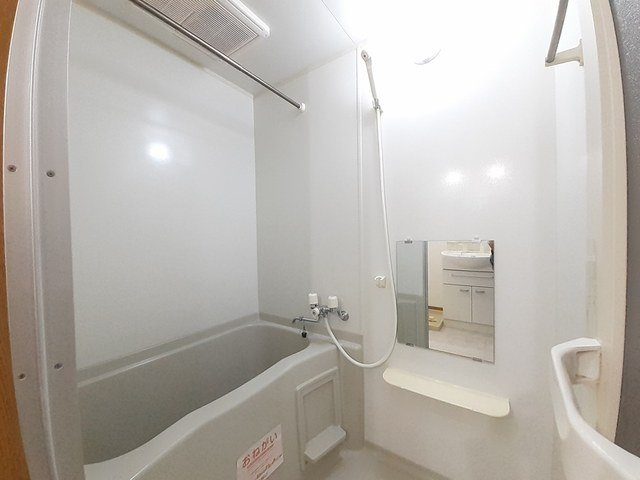 グランシャリオ東鳴水の浴室