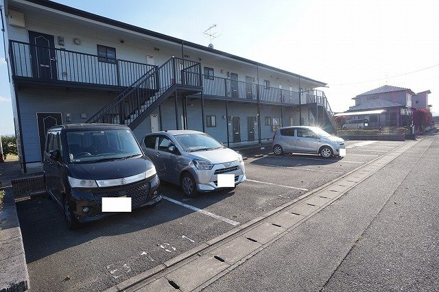サンハイツ梶山Ｂの駐車場