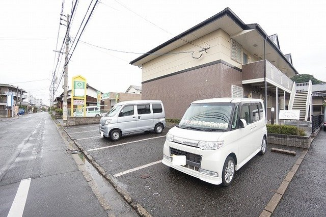 シャルマンハイムの駐車場