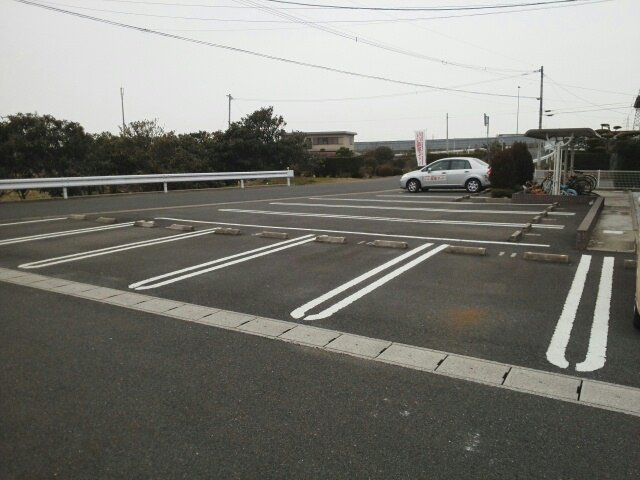 マーベラス・コートＳ　Ｂの駐車場