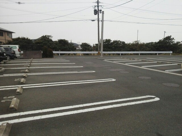 マーベラス・コートＳ　Ｂの駐車場