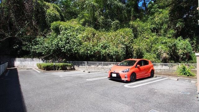 ラフィネ瑞穂の駐車場