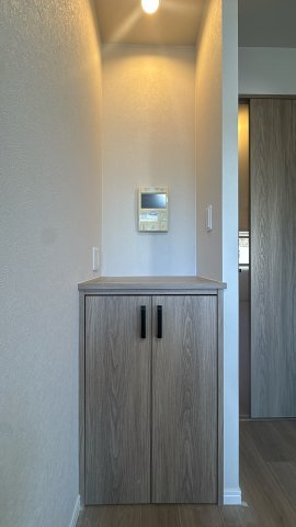 【防犯設備】 | アムール和白Ⅲ☆仲介手数料無料☆ | 【TVモニター付インターホン】来客を映像で確認できる安心の防犯設備。セキュリティ重視の方にもご満足いただける、安全な暮らしをサポートする住まいです。