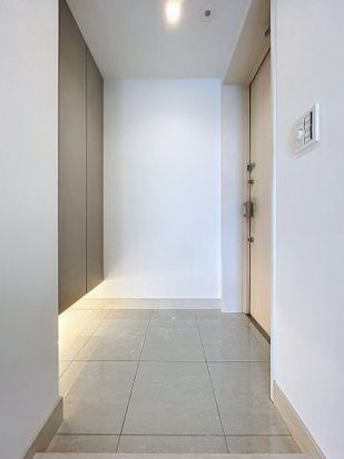 ブランズ瀬田の玄関