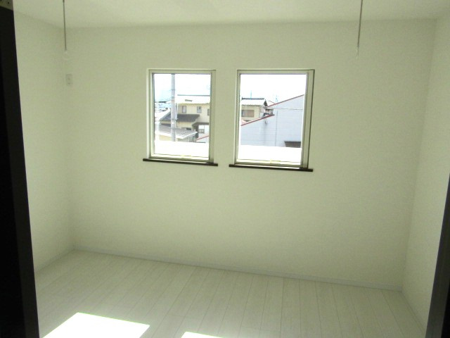 【洋室】 | 中古戸建　甲府市里吉4丁目 | スタンダードな洋室です