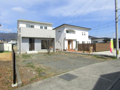 【駐車場】 | 中古戸建　甲府市里吉4丁目 | 駐車スペースもあります