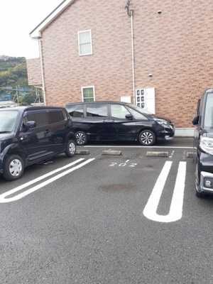 【駐車場】 | シェーネⅠ | 駐車場完備です